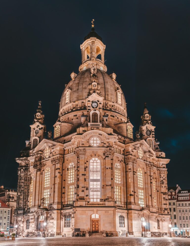 woman church, beautiful wallpaper, dresden-3681383.jpg